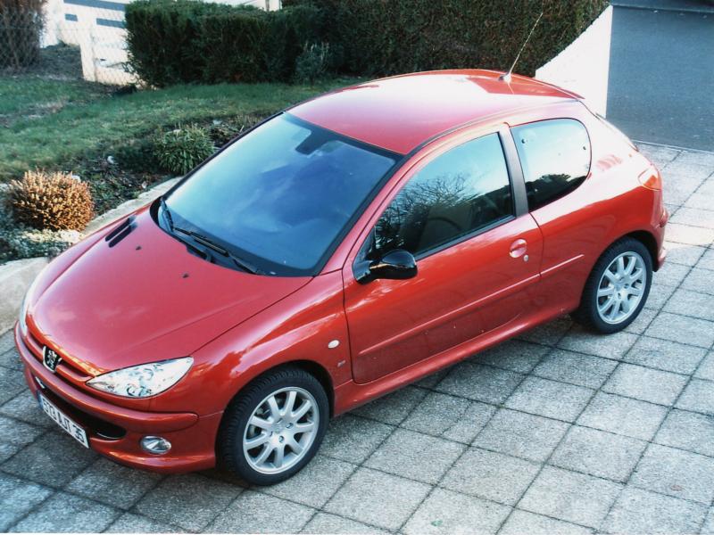 http://www.forum-peugeot.com/Forum/mesimages/19693/1 bis - 206 sport.jpg